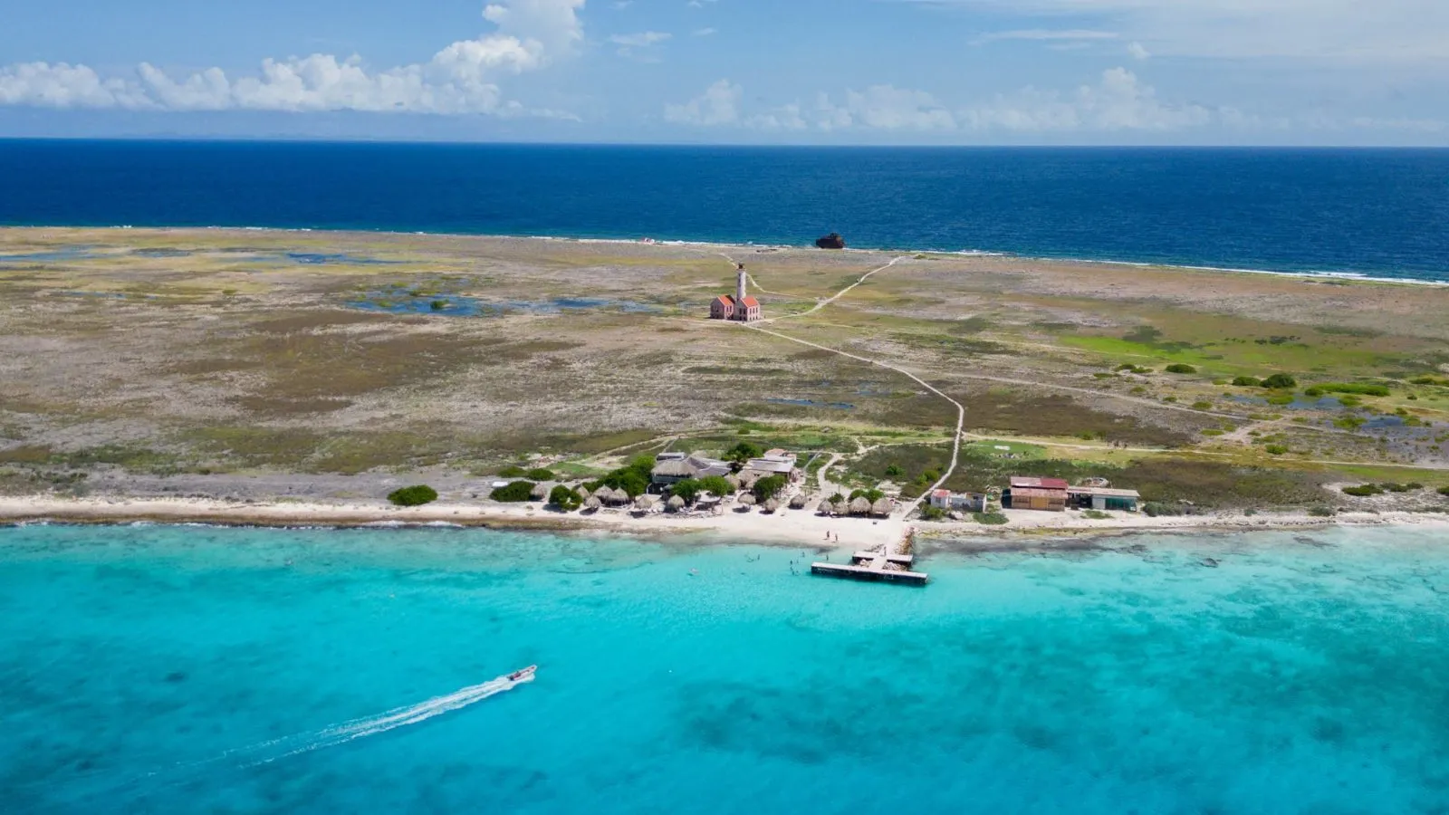 Turquoise waters of Klein Curaçao